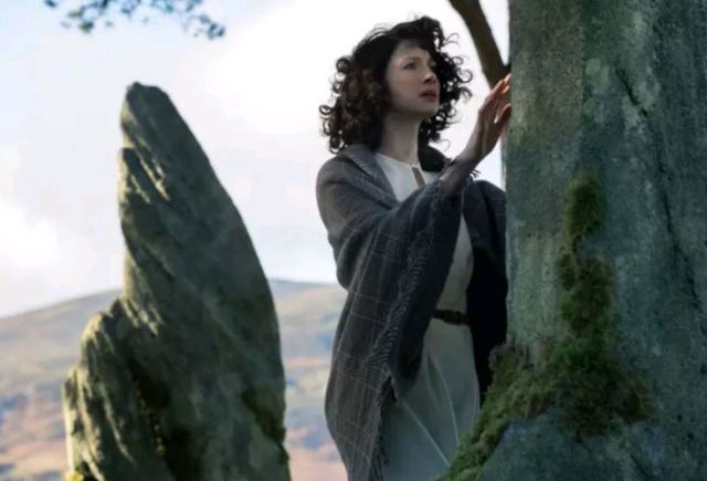 OUTLANDER CLAIRE AT STONES