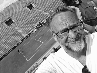 LENGLEN STADIUM BW SELFIE