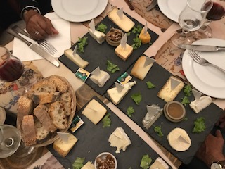 PAIN ET FROMAGE DANS PARIS